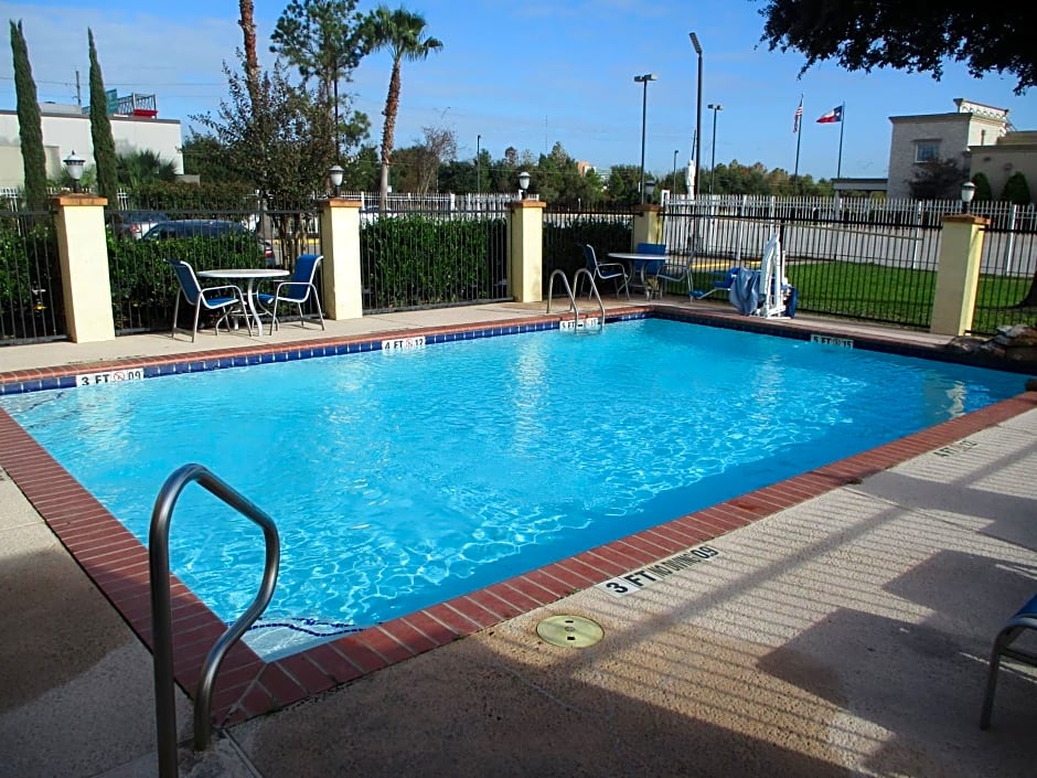 Days Inn & Suites by Wyndham Sam Houston Tollway