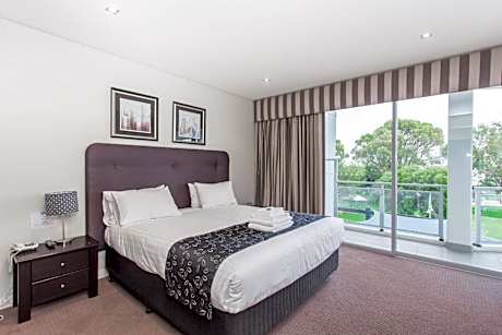 Three-Bedroom Executive Apartment with Ocean View - Ocean 2