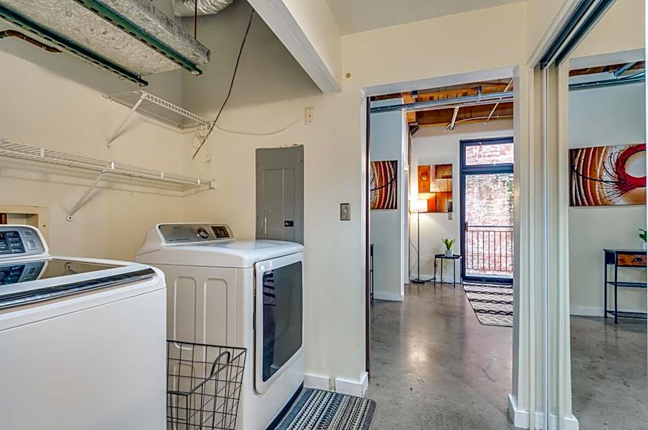 Downtown Dallas Condo - 2BR 1BA