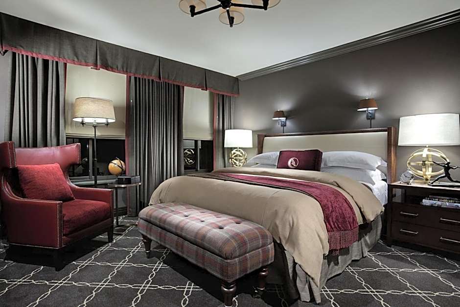 Photo 1 of 4 of Deluxe 1 King Bed