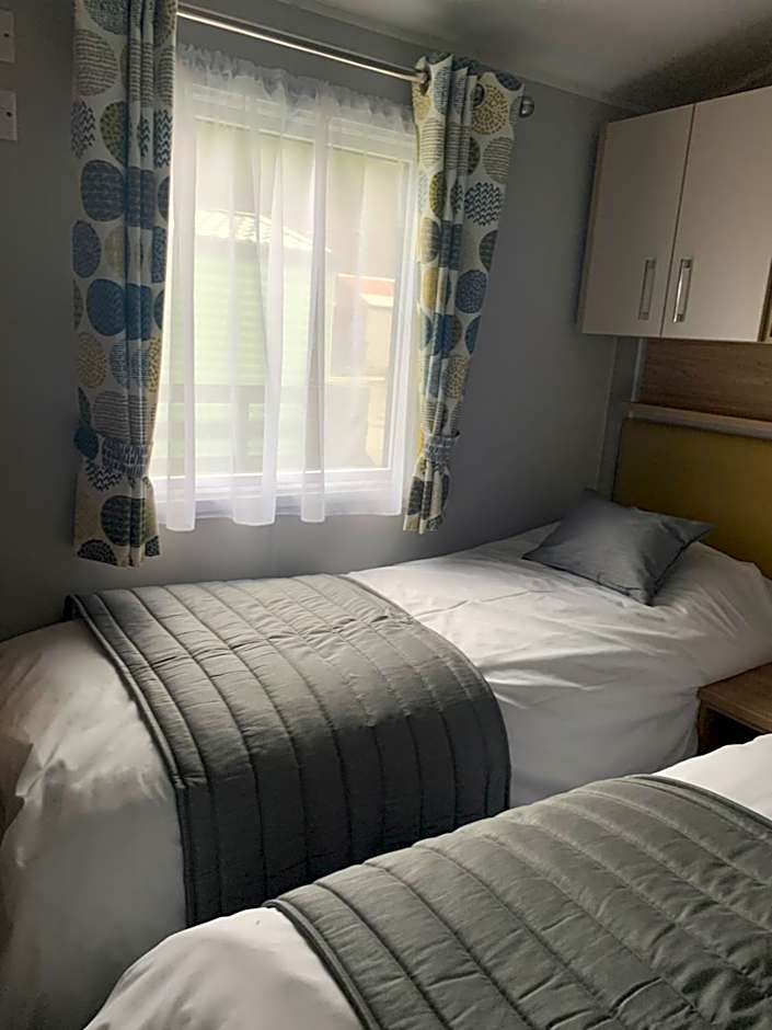 The Castleton Sea View 13