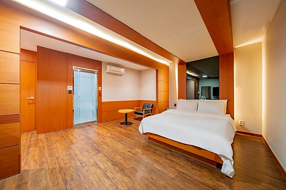 incheon Airport Hotel June