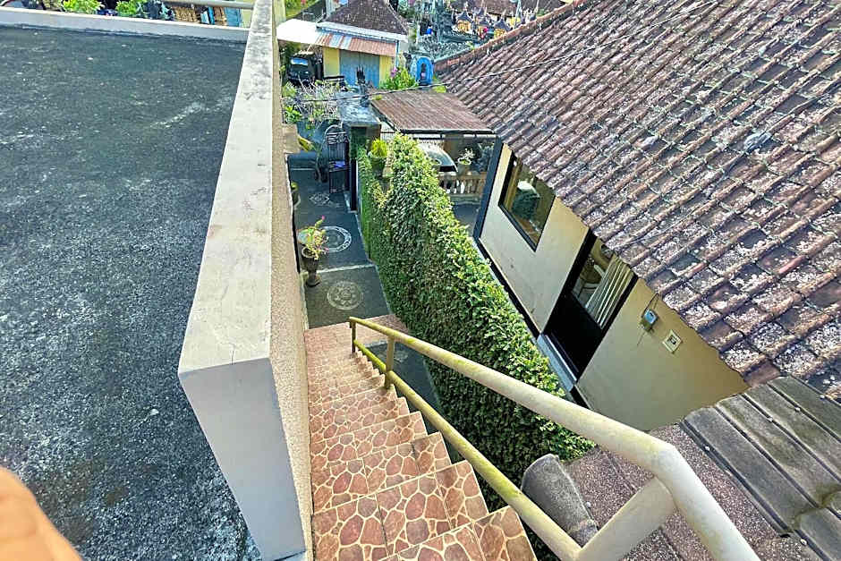 Mongan Homestay Beside The Belulang Hot Spring