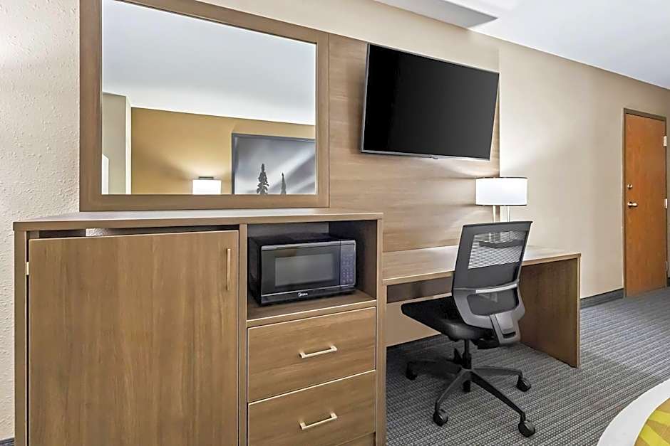 Super 8 by Wyndham Prince Albert