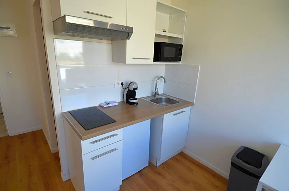 STUDIO CASSIN - next to tramway line 2 near airport