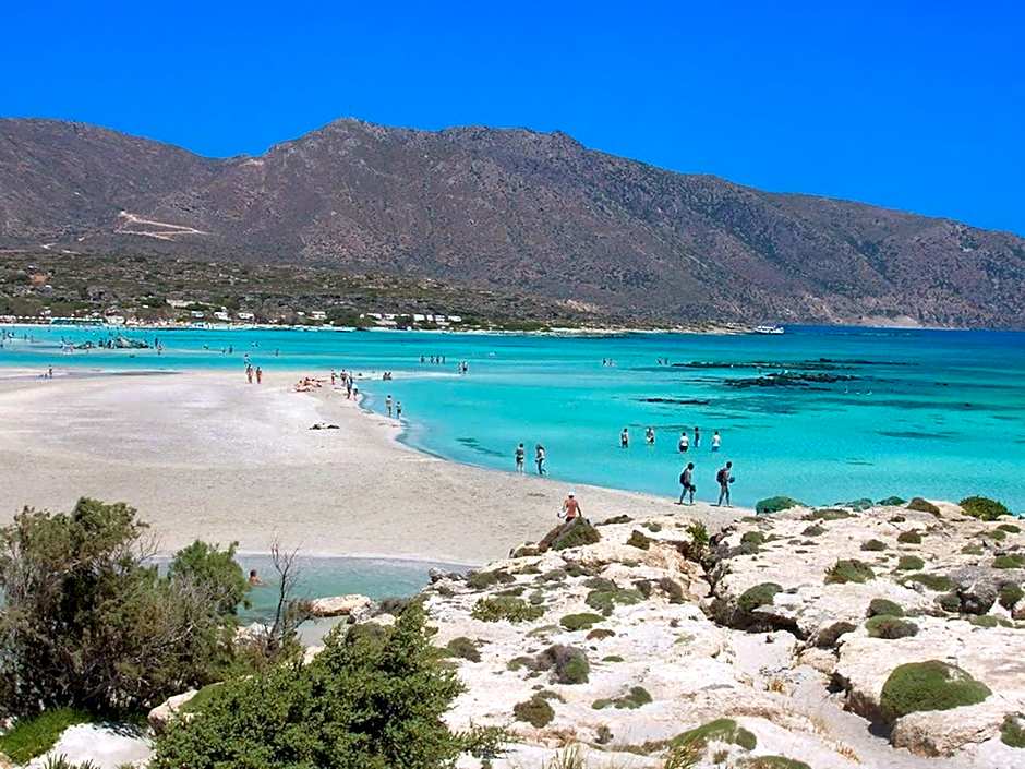 Aegean Breeze Luxury Apartments next to the sea