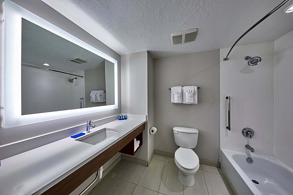Holiday Inn Express Hotel and Suites Medford-Central Point By IHG