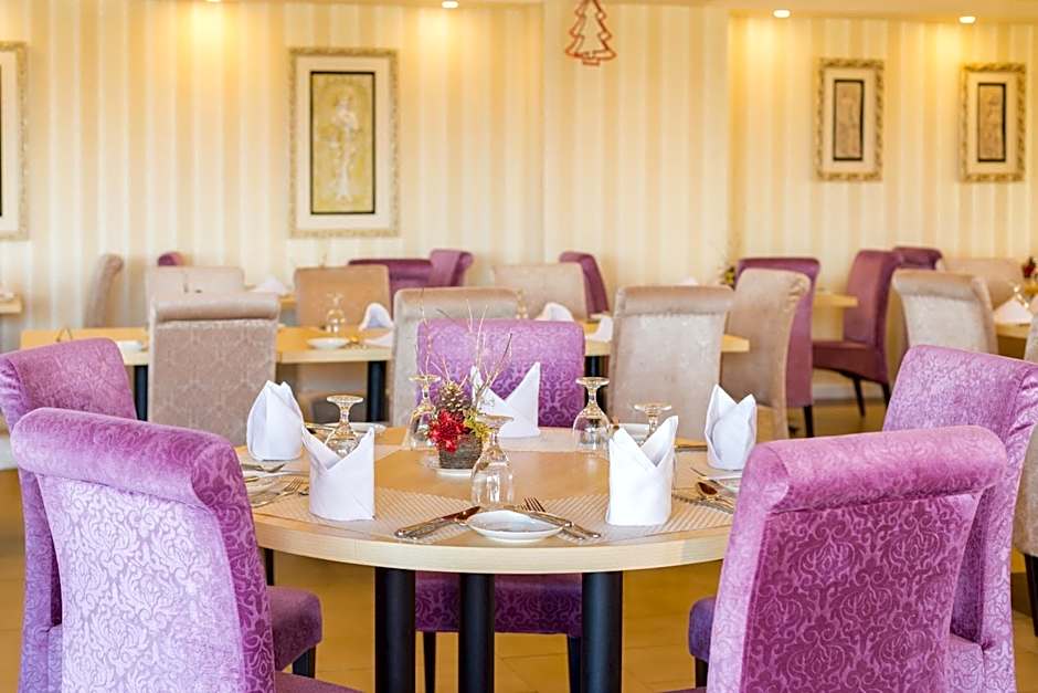 The Grand Kandyan Hotel