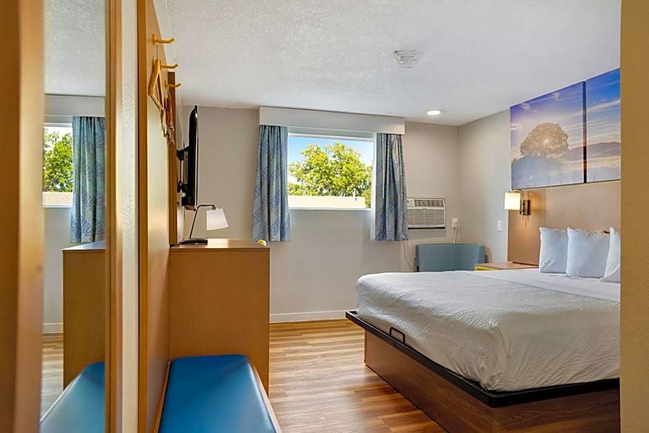 Days Inn by Wyndham Omaha - West Dodge