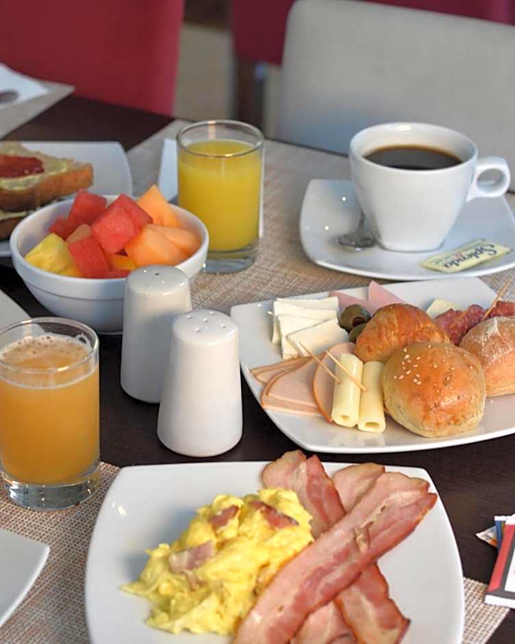 Sol de Oro Hotel & Suites