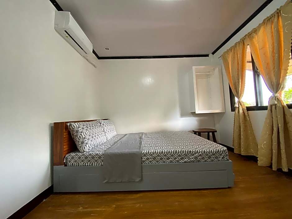 MiL's Hillside Tourist Inn