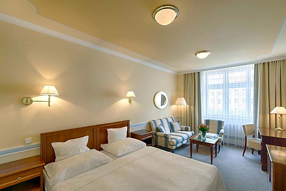 Hotel Embassy