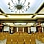 Pose In Hotel Solo