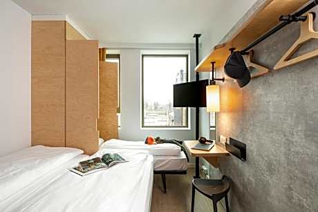 Standard Room With Three Single Beds