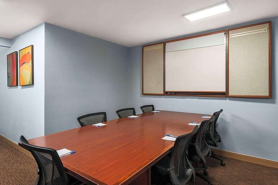 La Quinta Inn & Suites by Wyndham Chicago Tinley Park