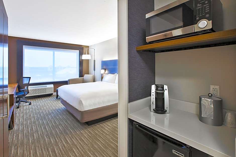Holiday Inn Express & Suites Okemos - University Area By IHG