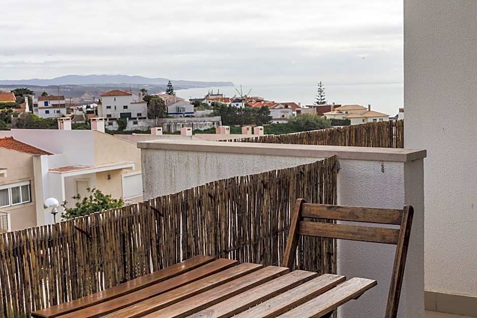 Ericeira Chill Hill Hostel & Private Rooms