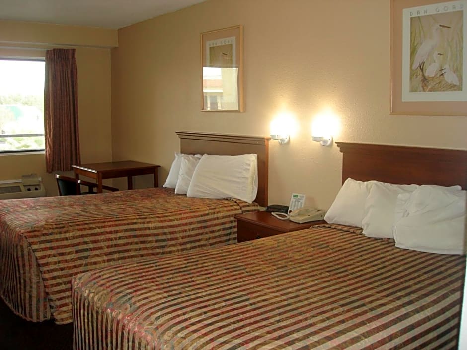 Bakersfield Inn & Suites