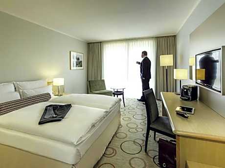 Privilege Room with queen-size bed