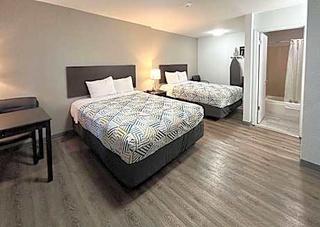 2 Queen Beds | Smoking, Micfridge