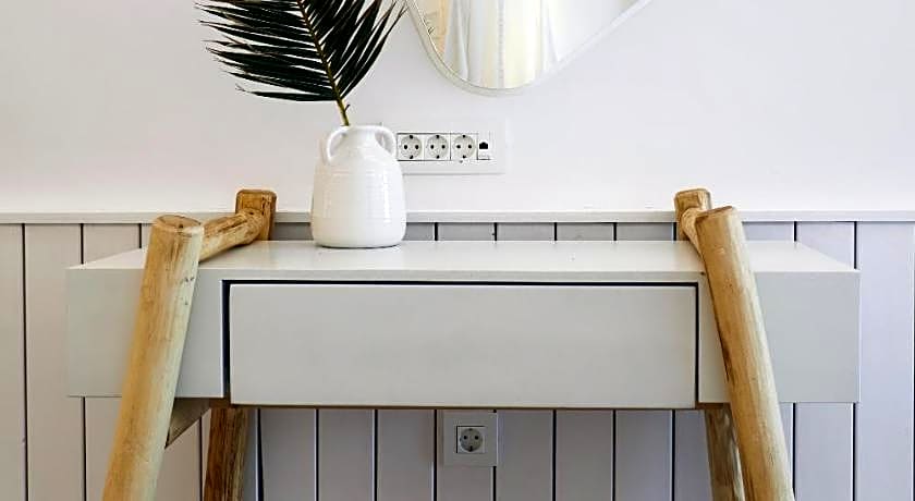 Oscar Beachfront Suites