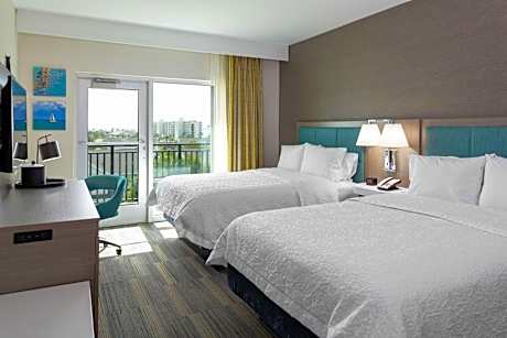 2 Queen Room Fridge And Microwave