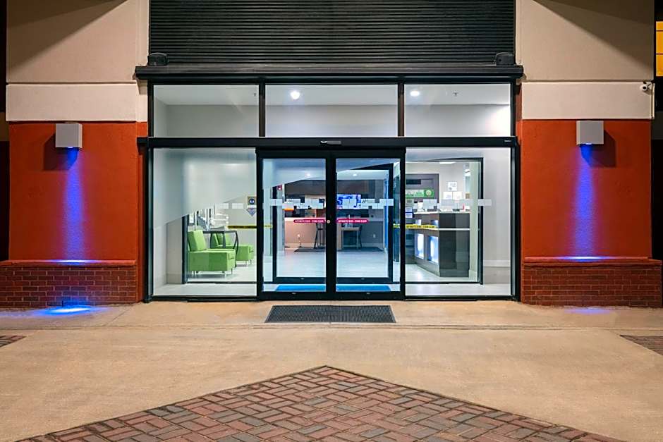 Holiday Inn Express & Suites Milton East I-10 By IHG