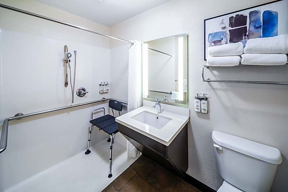 Candlewood Suites Topeka Hotel By IHG