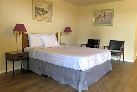 Queen Room - Non-Smoking