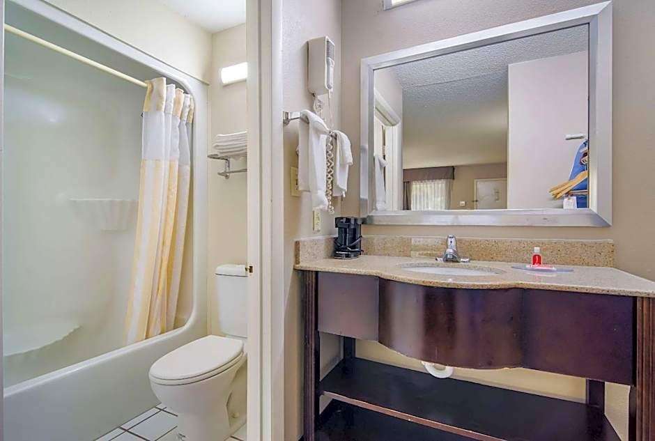 Econo Lodge Garner - Raleigh