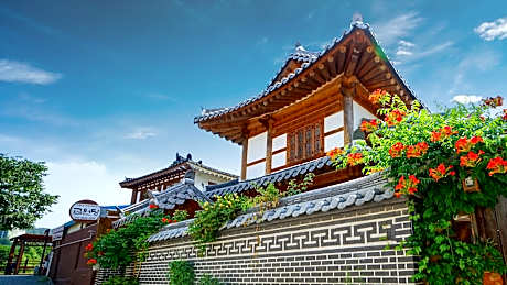 Jeonju Keumwondang Hanok Pension
