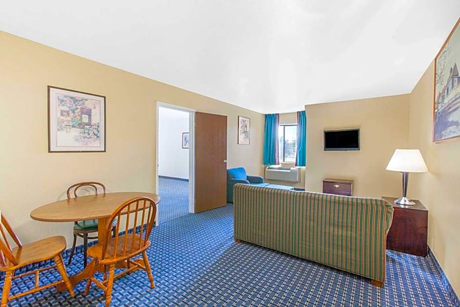 Super 8 by Wyndham Sallisaw