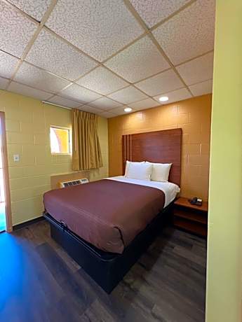 Queen Room - Non-Smoking