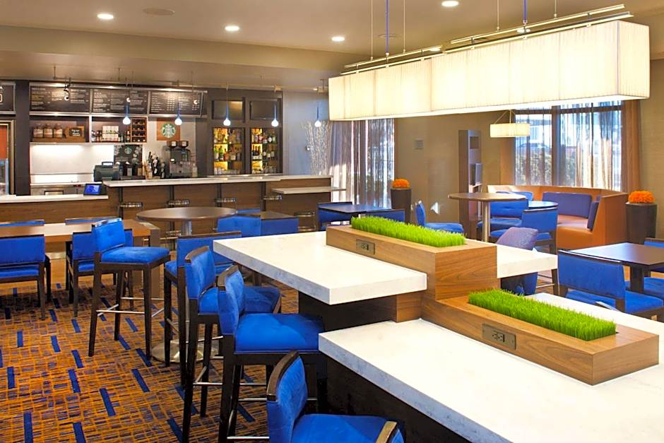 Courtyard by Marriott Bloomington