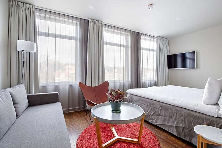 Photo 1 of 5 of Deluxe Family 1 King Bed