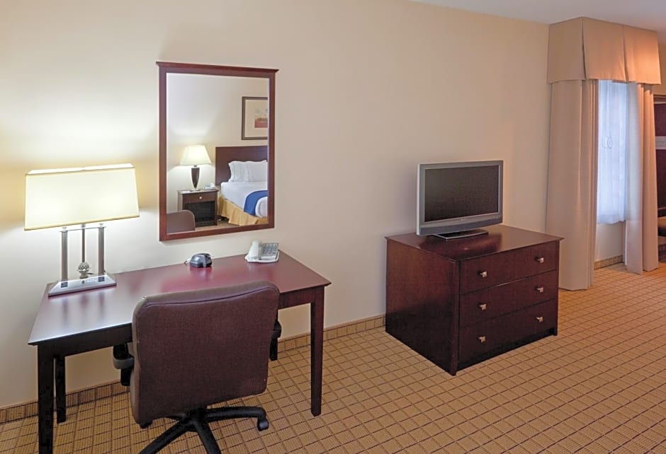 Holiday Inn Express Hotel & Suites Rochester, an IHG Hotel