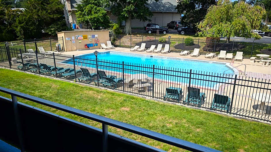 Crystal Inn - Neptune