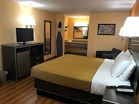 1 King Bed, Nonsmoking