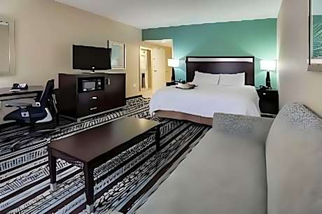 King Room with King Bed - Non-Smoking