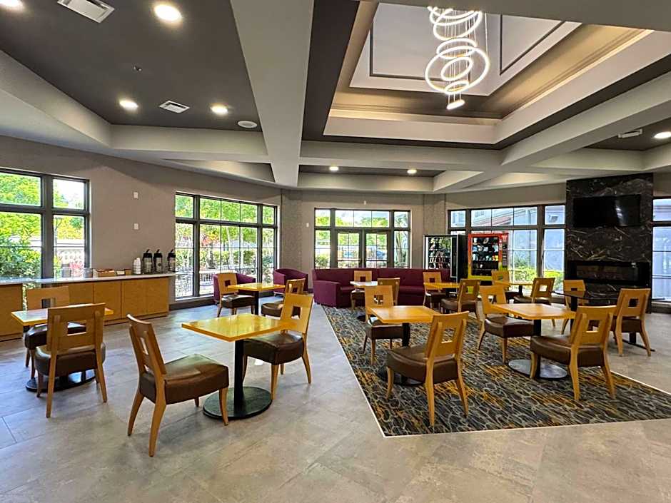 La Quinta Inn & Suites by Wyndham Raleigh Cary