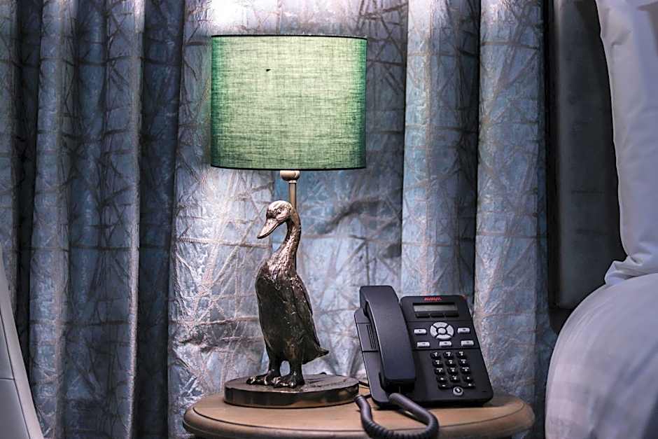 Thames Riviera Hotel