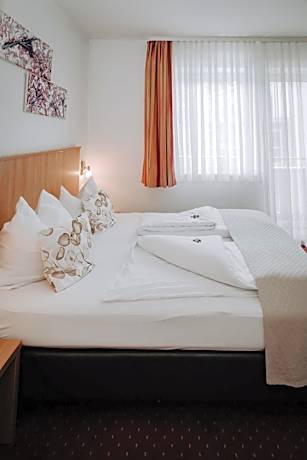 Double or Twin Room with Balcony and Mountain View