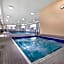 Econo Lodge Inn & Suites