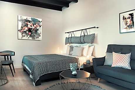 Apartment with Mountain View