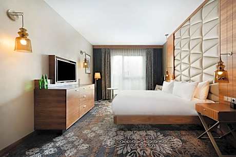 One-Bedroom King Suite
