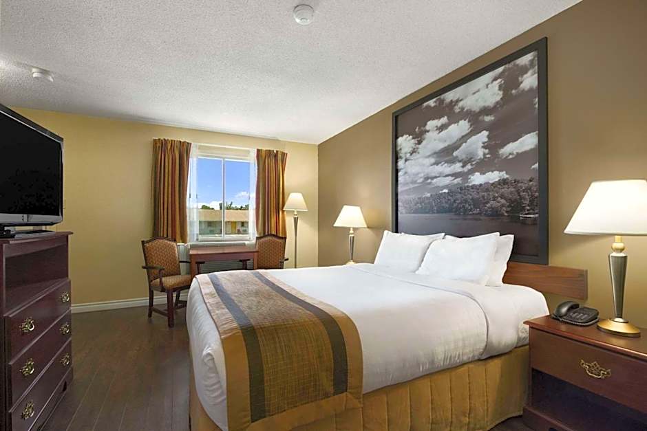 Super 8 by Wyndham Brockville