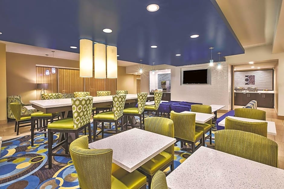 La Quinta Inn & Suites by Wyndham Niagara Falls