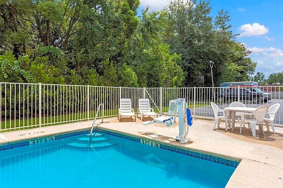 Motel 6-Macclenny, FL