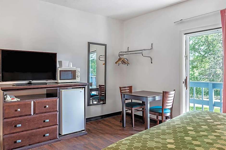 Econo Lodge Lee - Great Barrington