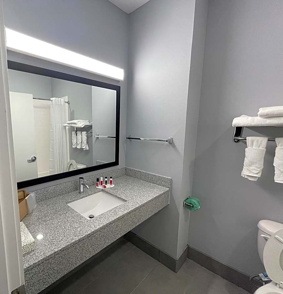 Days Inn by Wyndham Zachary LA